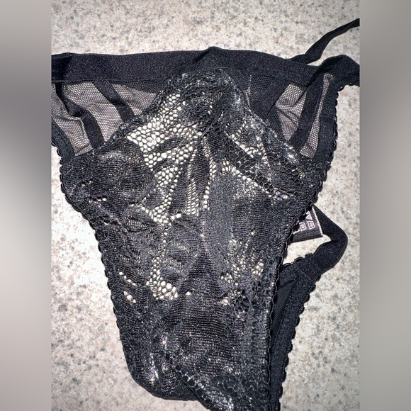 NEW Victoria's Secret metallic lurex Lace v-string Thong size medium - Picture 2 of 4